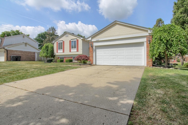 13947 Ashurst St, Livonia, MI 48154 - view of front facade featuring brick siding and a front yard