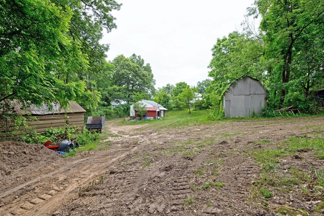 3618 Rohr Rd, Lake Orion, MI 48359 - view of yard with a storage shed