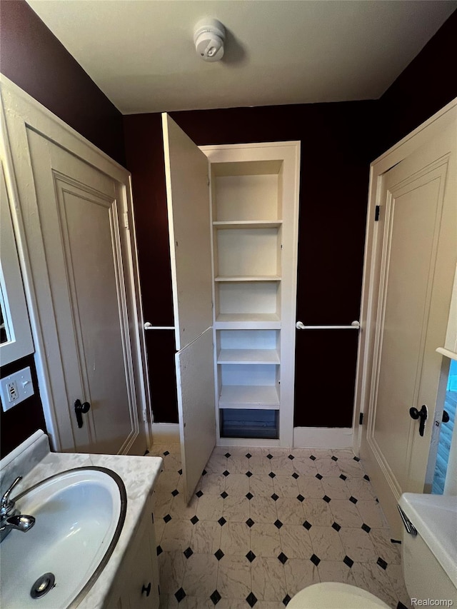 2613 Flushing Rd, Flushing, MI 48504 - bathroom with tile patterned floors, vanity, and built in shelves