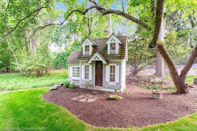 633 Hawthorne St, Birmingham, MI 48009 - view of front facade featuring a front lawn and an outbuilding