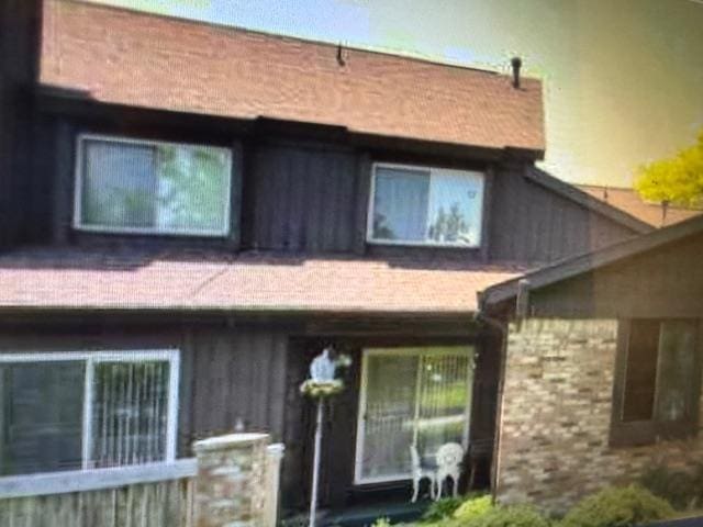 2008 Beekman Ct, Flushing, MI 48532 - back of house