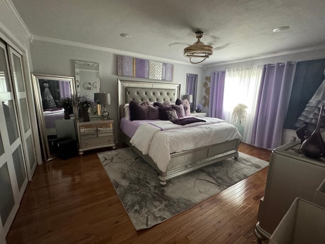2008 Beekman Ct, Flushing, MI 48532 - bedroom featuring crown molding, dark wood-style flooring, and ceiling fan