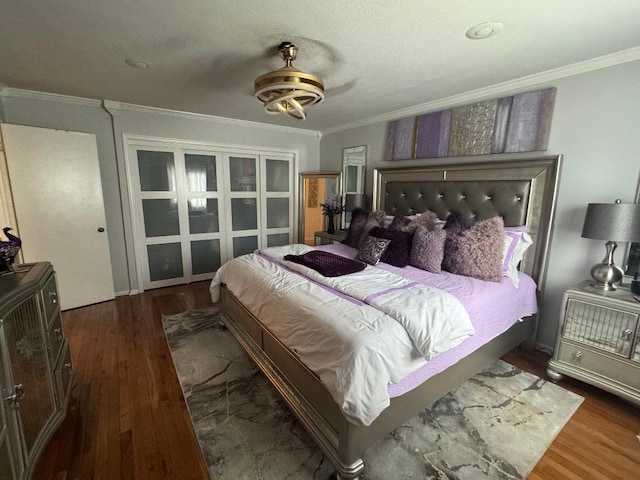 2008 Beekman Ct, Flushing, MI 48532 - bedroom with wood finished floors, ornamental molding, and a ceiling fan