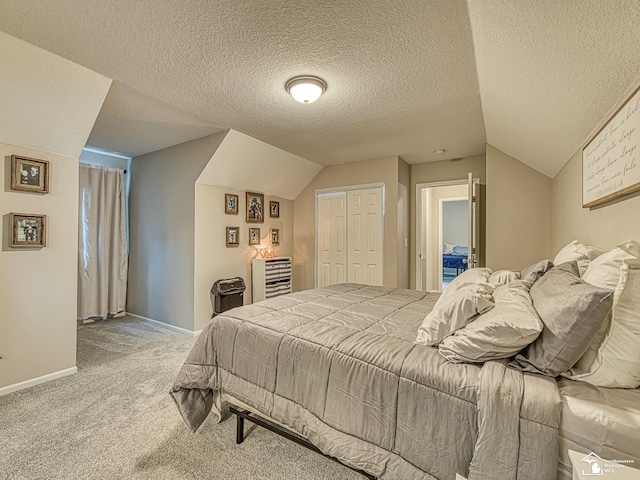 8299 Galloway Dr, Lambertville, MI 48144 - bedroom featuring light carpet, lofted ceiling, a closet, and a textured ceiling