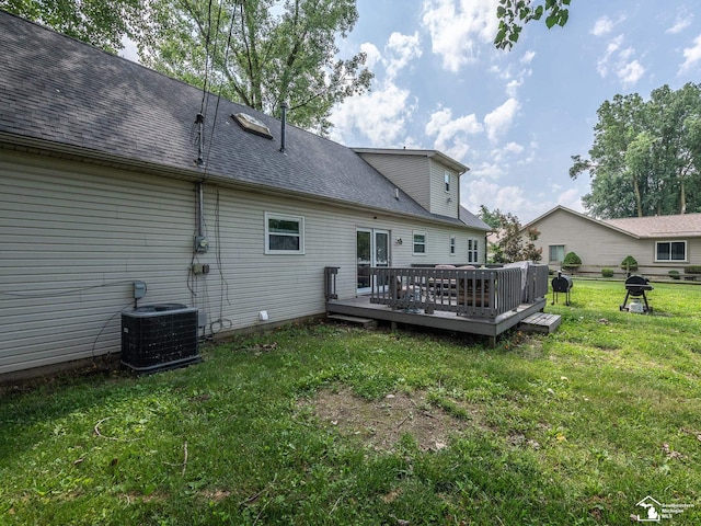 8299 Galloway Dr, Lambertville, MI 48144 - rear view of property featuring a yard, a deck, and roof with shingles