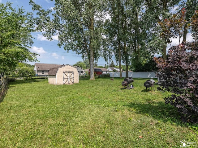 8299 Galloway Dr, Lambertville, MI 48144 - fenced backyard with a storage shed