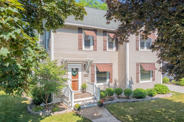 464 Kalamazoo St, South Haven, MI 49090 - townhome / multi-family property featuring a front lawn and roof with shingles