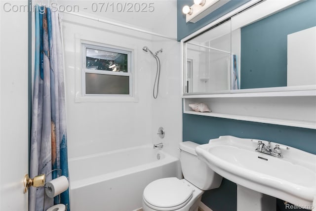 18532 Wendy Ct E, Riverview, MI 48193 - full bathroom with shower / bath combination with curtain and toilet