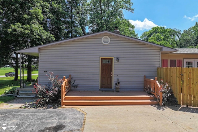 7226 Junction Rd, Frankenmuth, MI 48722 - view of front of house