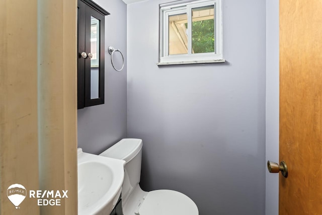 7226 Junction Rd, Frankenmuth, MI 48722 - bathroom featuring toilet