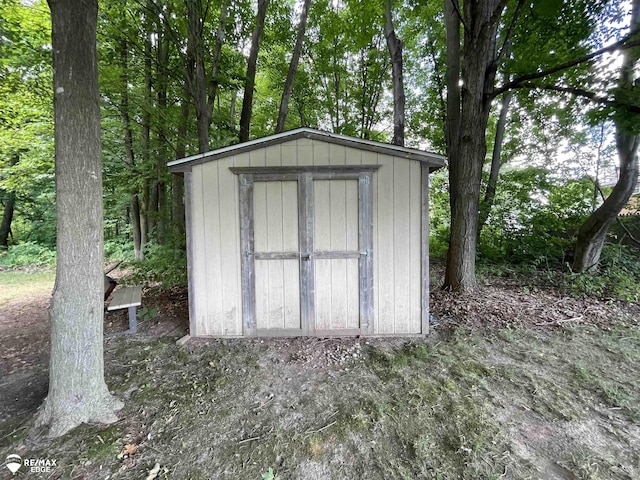 9238 Oakview Dr, Swartz Creek, MI 48473 - view of shed