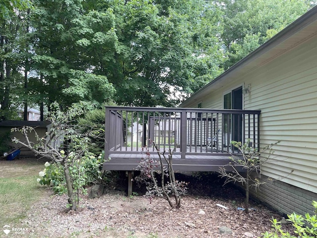 9238 Oakview Dr, Swartz Creek, MI 48473 - view of wooden terrace
