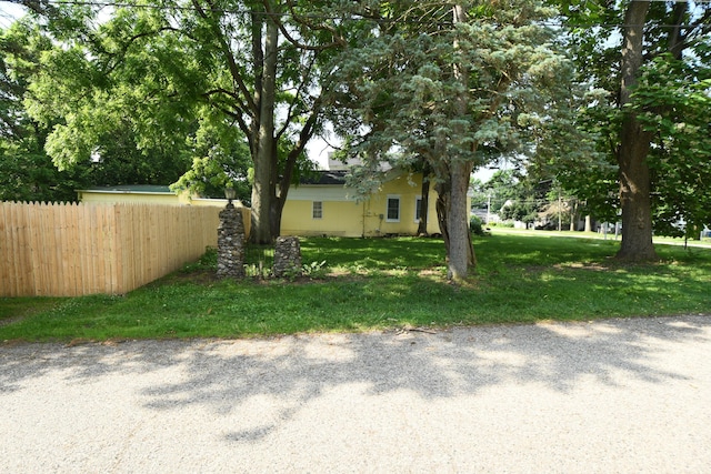 514 N Kalamazoo St, Paw Paw, MI 49079 - view of front of house