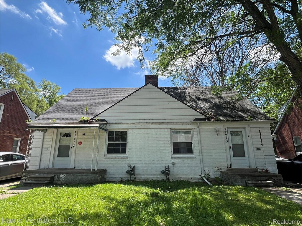 17210-12 Sioux St, Grosse Pointe, MI 48224 - bungalow-style home featuring a chimney, brick siding, and a front lawn