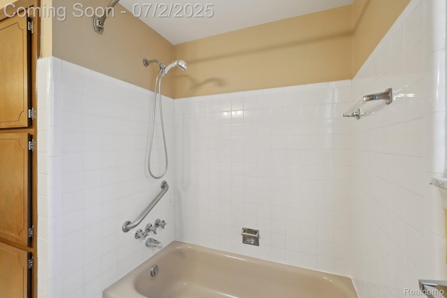 54829 Starlite Dr, Shelby Twp, MI 48316 - full bathroom featuring bathing tub / shower combination