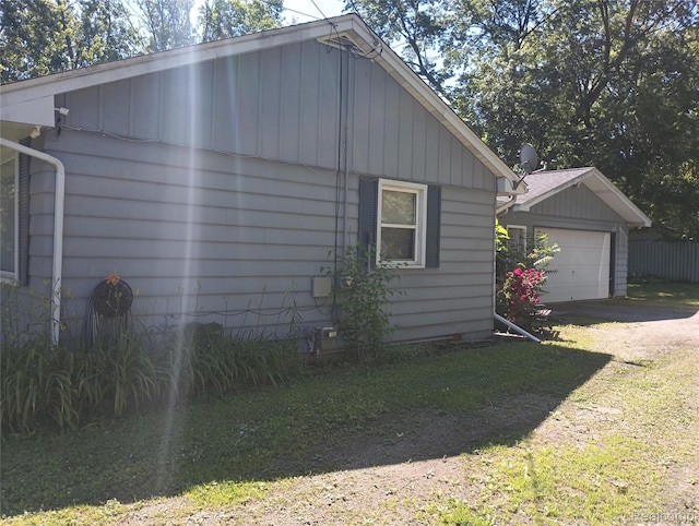 1622 Griffin Ave, Owosso, MI 48867 - photo 2