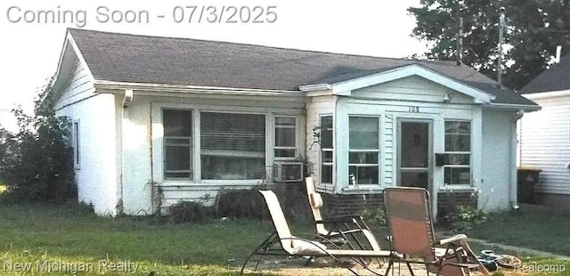 108 Floral Ave, Saint Johns, MI 48879 - view of front of house featuring roof with shingles and a front yard