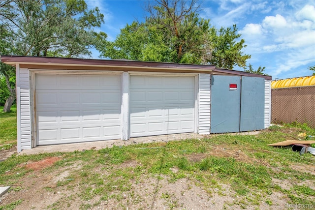134 W Auburn Rd, Rochester, MI 48307 - view of detached garage