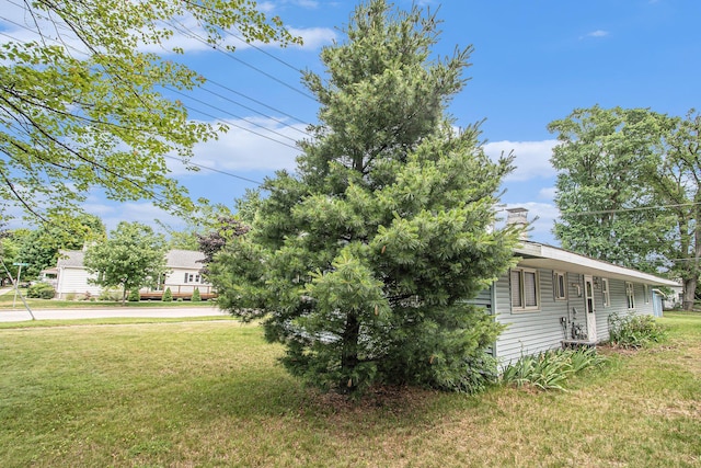 712 N Rath Ave, Ludington, MI 49431 - view of grassy yard