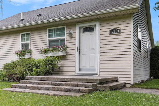 210 Oak Grove Dr, Brooklyn, MI 49230 - view of exterior entry with roof with shingles