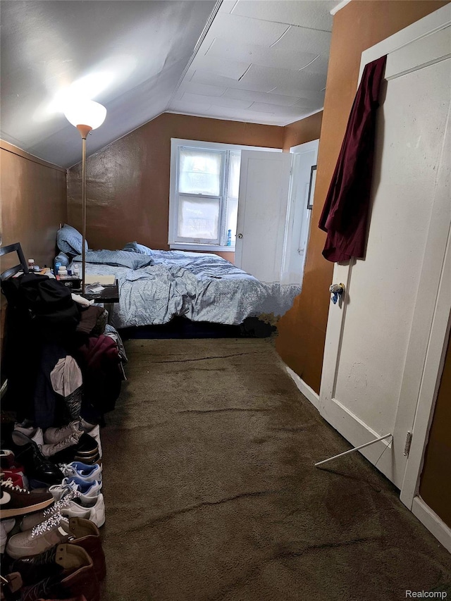 19356 Huntington Rd, Detroit, MI 48219 - carpeted bedroom with vaulted ceiling