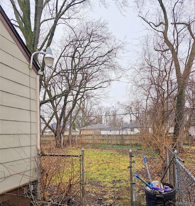 19356 Huntington Rd, Detroit, MI 48219 - view of yard
