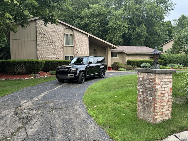 28902 Creek Bend Dr, Farmington Hills, MI 48331 - mid-century inspired home featuring driveway, brick siding, and a front lawn