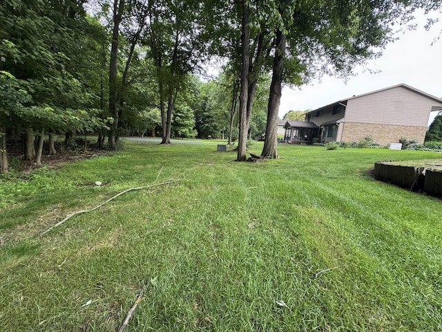 28902 Creek Bend Dr, Farmington Hills, MI 48331 - view of grassy yard