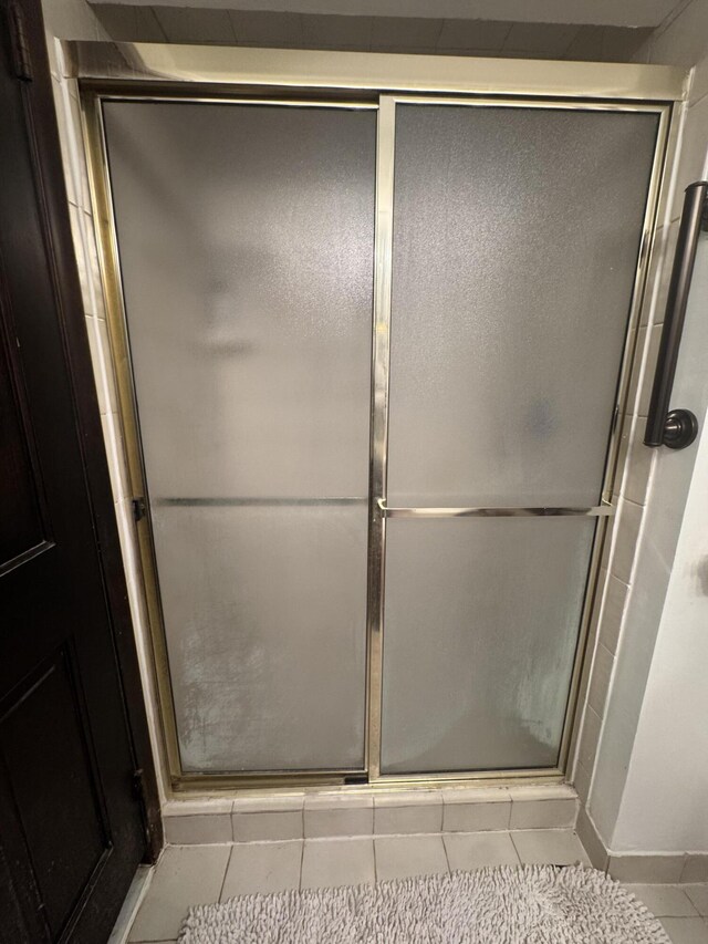 28902 Creek Bend Dr, Farmington Hills, MI 48331 - full bath featuring tile patterned flooring and a shower stall