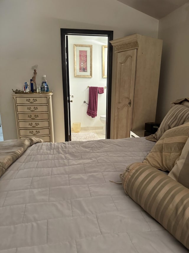 28902 Creek Bend Dr, Farmington Hills, MI 48331 - bedroom featuring ensuite bath