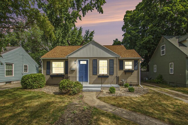 185 W 21st St, Holland, MI 49423 - bungalow featuring a front lawn and roof with shingles