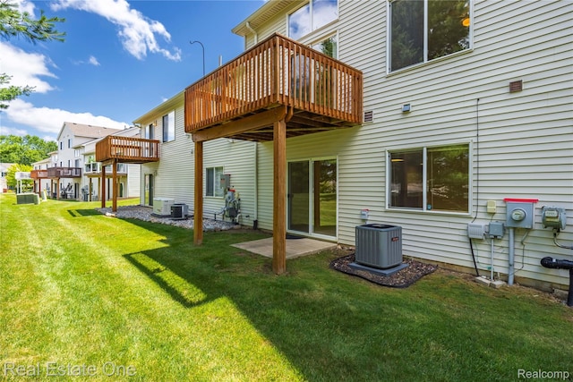 480 Hosta, Howell, MI 48843 - rear view of house with a lawn and a deck