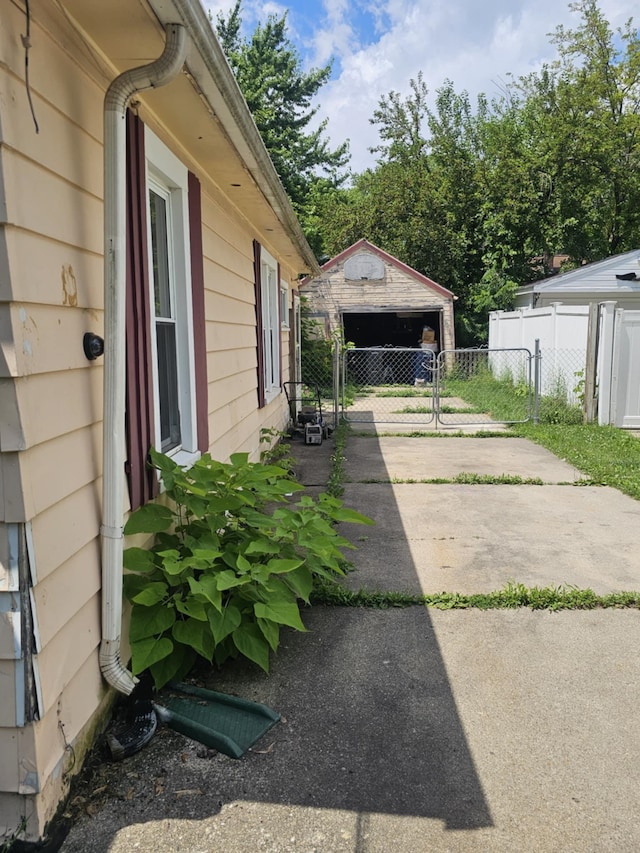 1318 Knapp Rd, Flint, MI 48503 - photo 2