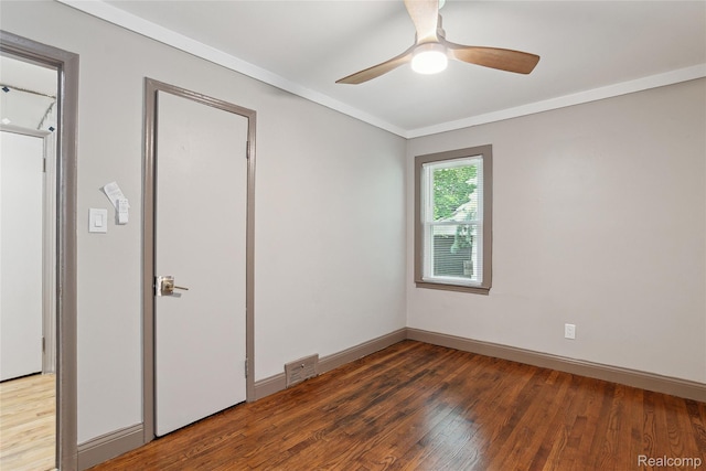 9585 Asbury Park, Detroit, MI 48227 - unfurnished room with wood finished floors, a ceiling fan, and crown molding