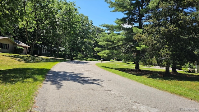 000 Lombardy Ct, Pinckney, MI 48169