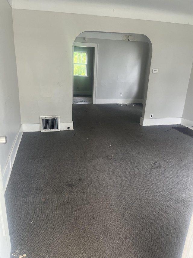 521 E Marengo Ave, Flint, MI 48505 - empty room with arched walkways and carpet