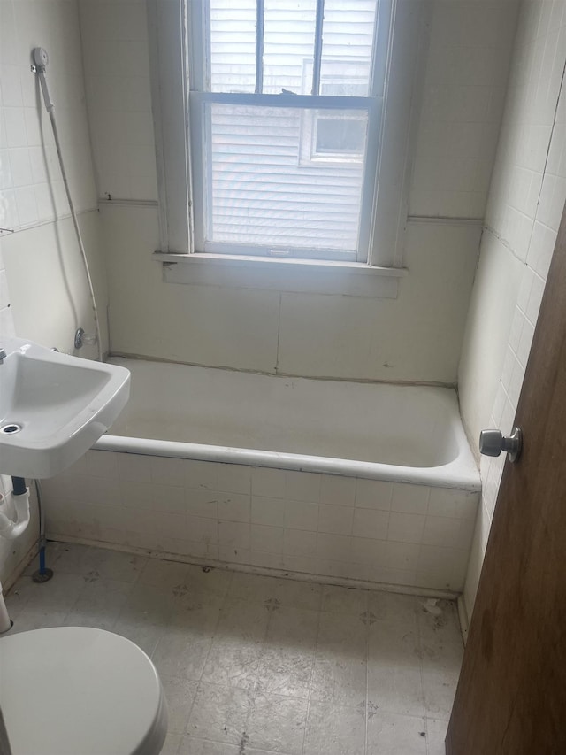 521 E Marengo Ave, Flint, MI 48505 - bathroom featuring tiled shower / bath and tile patterned floors