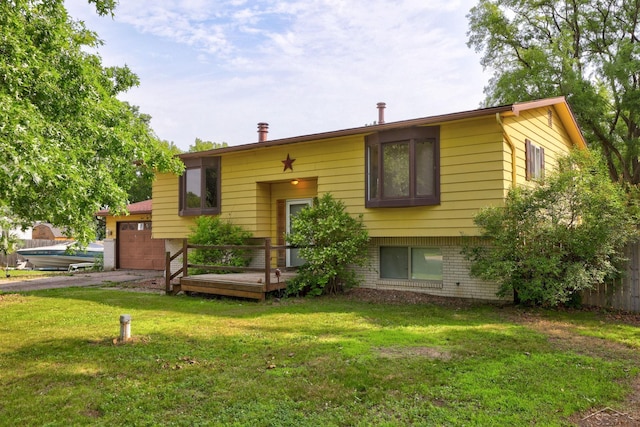 12821 Cimarron Dr, Birch Run, MI 48415 - raised ranch with a deck, a garage, a front yard, and asphalt driveway
