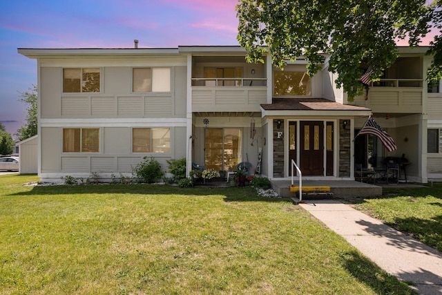 100 4th Ave, Tawas City, MI 48763 - multi unit property with a balcony and a front lawn