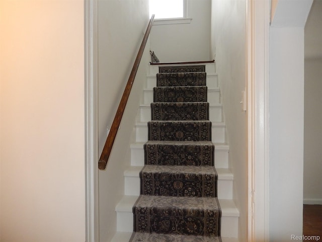 3161 Fort Park Blvd, Lincoln Park, MI 48146 - stairs featuring arched walkways