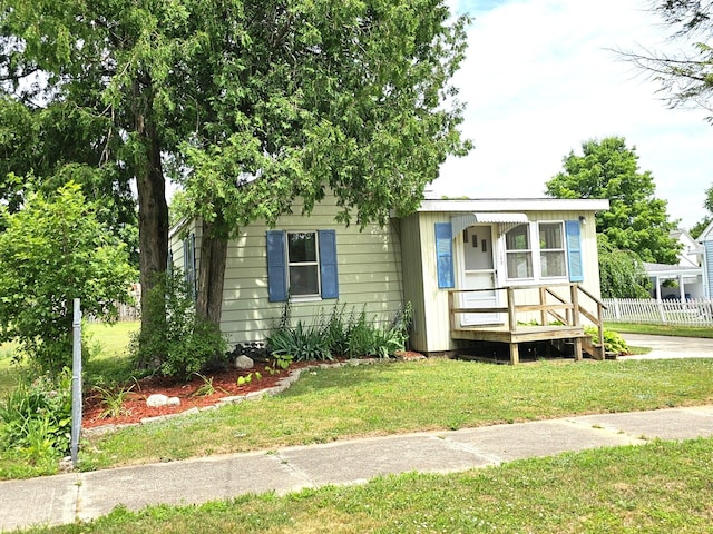 109 W Woodrow St, Fremont, MI 49412 - view of front facade
