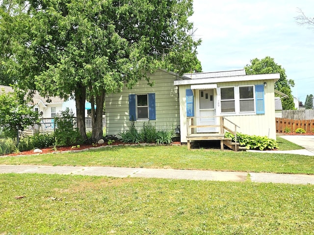 109 W Woodrow St, Fremont, MI 49412 - view of front facade