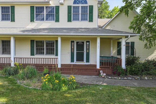 5130 Highpoint Dr, Swartz Creek, MI 48473 - view of front of house featuring a porch, a front lawn, and roof with shingles