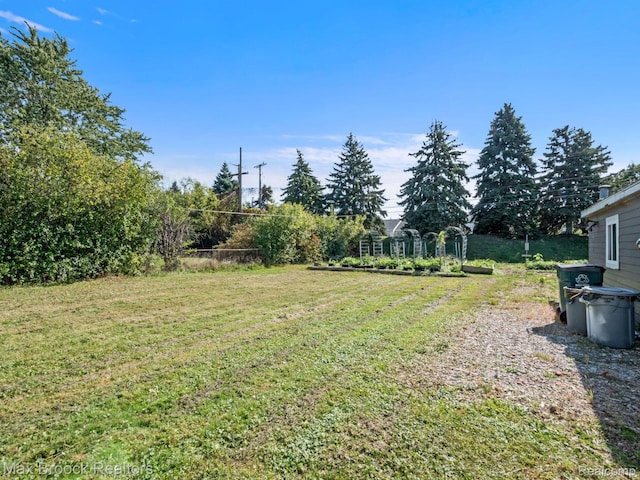2028 Isabell Dr, Troy, MI 48083 - photo 18