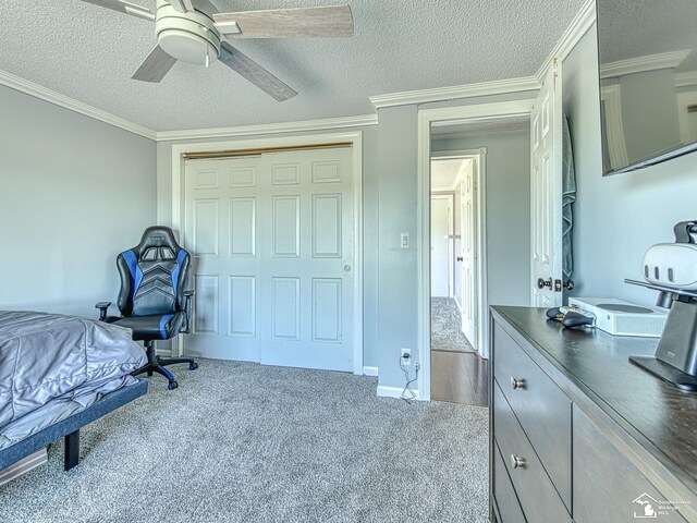 8955 Grafton Rd, Newport, MI 48166 - carpeted bedroom featuring a closet, a textured ceiling, crown molding, and a ceiling fan