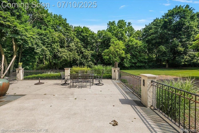 777 Kensington Ln, Bloomfield Hills, MI 48304 - view of patio