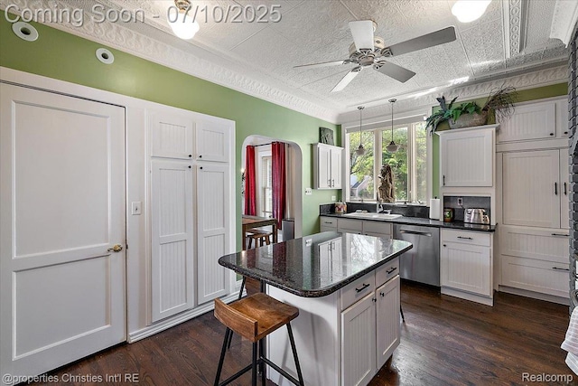 777 Kensington Ln, Bloomfield Hills, MI 48304 - kitchen with dishwasher, a ceiling fan, dark wood-style flooring, and a kitchen bar