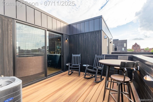 258 Edmund Pl, Detroit, MI 48201 - view of deck