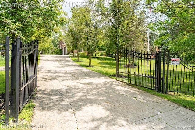 6120 Evanswood Rd, Troy, MI 48085 - view of gate