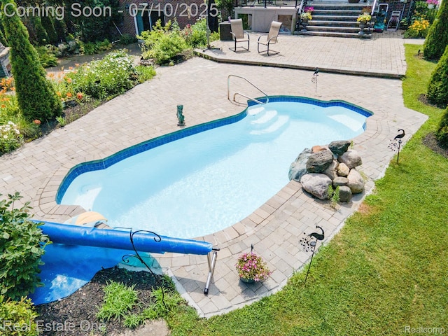 6120 Evanswood Rd, Troy, MI 48085 - swimming pool with a patio area
